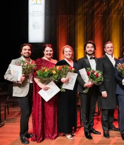 Finalisten 57ste IVC Opera Oratorium 2024 met Algemeen en Artistiek directeur IVC Andrew Watts Sarah Hickson 1024x681