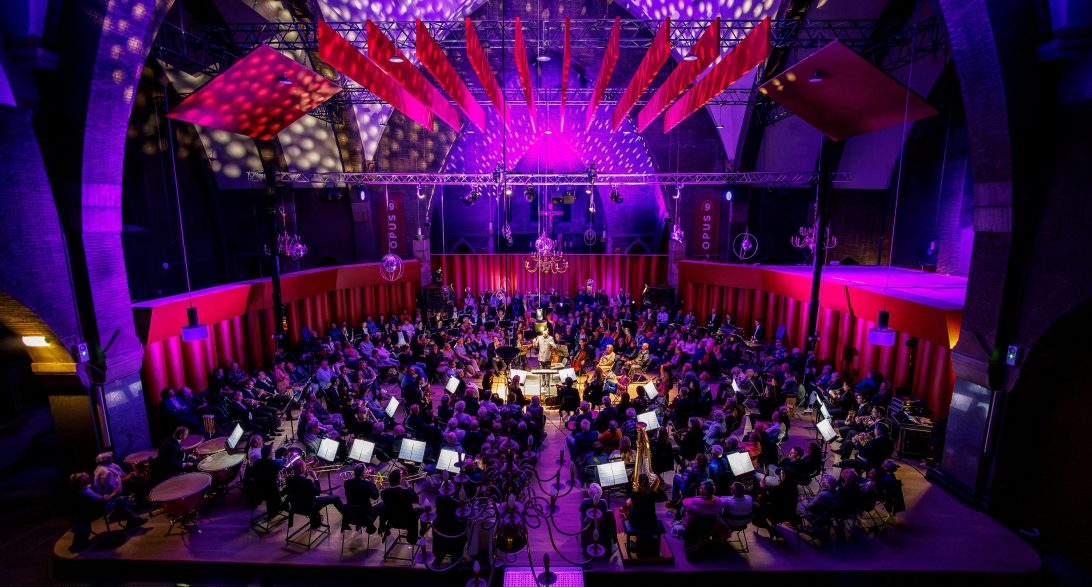 1 Philsurround0131 LR Focuss22